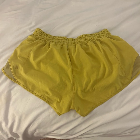 Lululemon hotty hot 2.5” shorts in color soleil - Picture 2 of 10